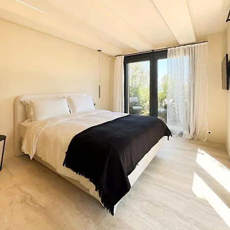 Aurora Villa *